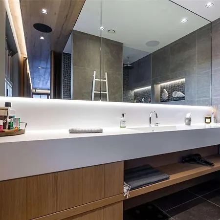 Luxurious 4br Chalet In Kitzbuehel - What'app - 0034-656-619-782 - For Reservations! Villa *