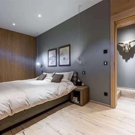Luxurious 4br Chalet In Kitzbuehel - What'app - 0034-656-619-782 - For Reservations! Vila *